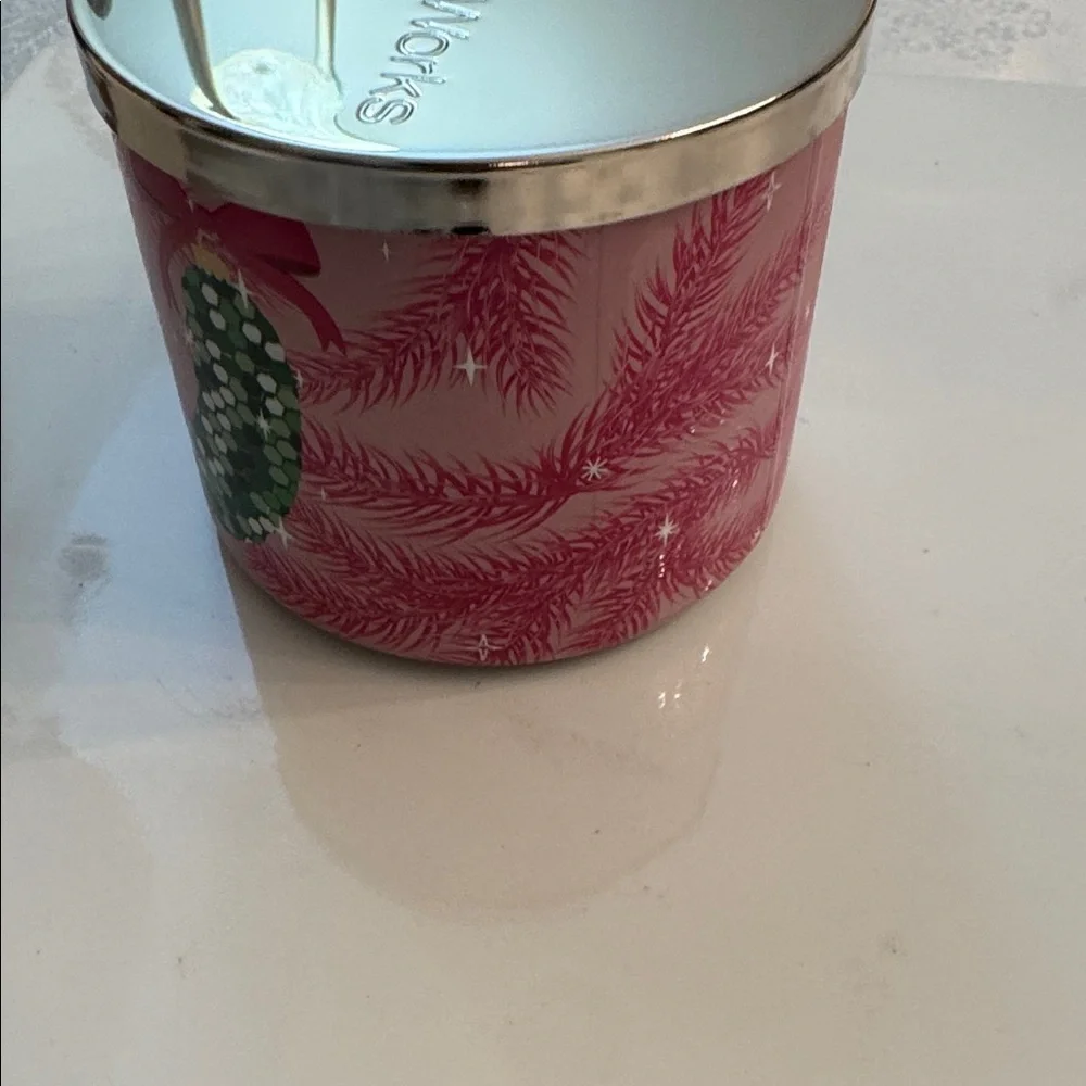 NEW- Bath & Body Works Holiday Dill-Ight 3 Wick Candle Limited Edition - Picture 7 of 10